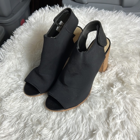 Steven by Steve Madden Sassi Fabric Peep Toe Block Heel Booties 7.5M - Picture 8 of 8